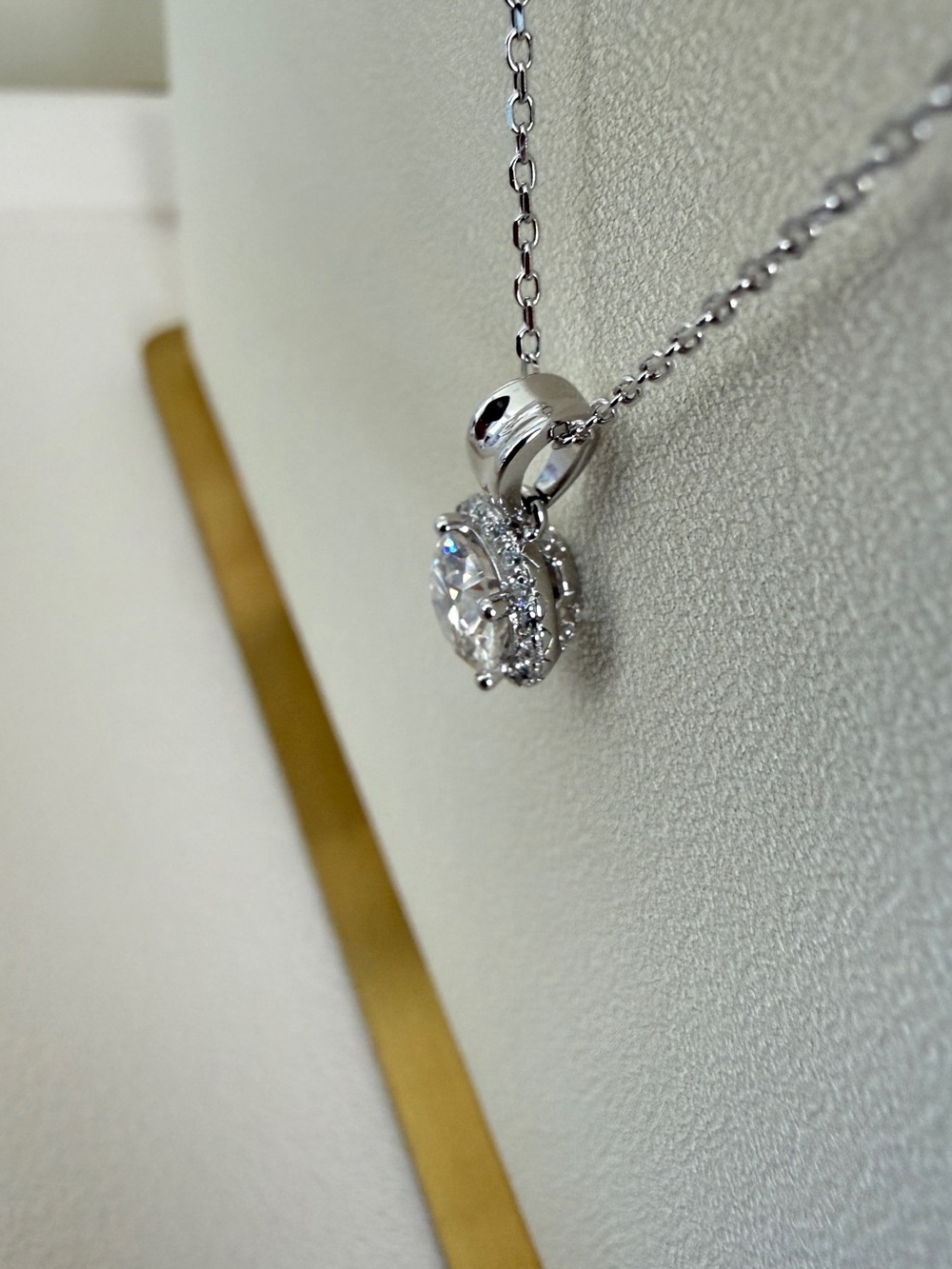 S925 Moissanite Round Halo Diamond Pendant Necklace - Picture 6 of 6